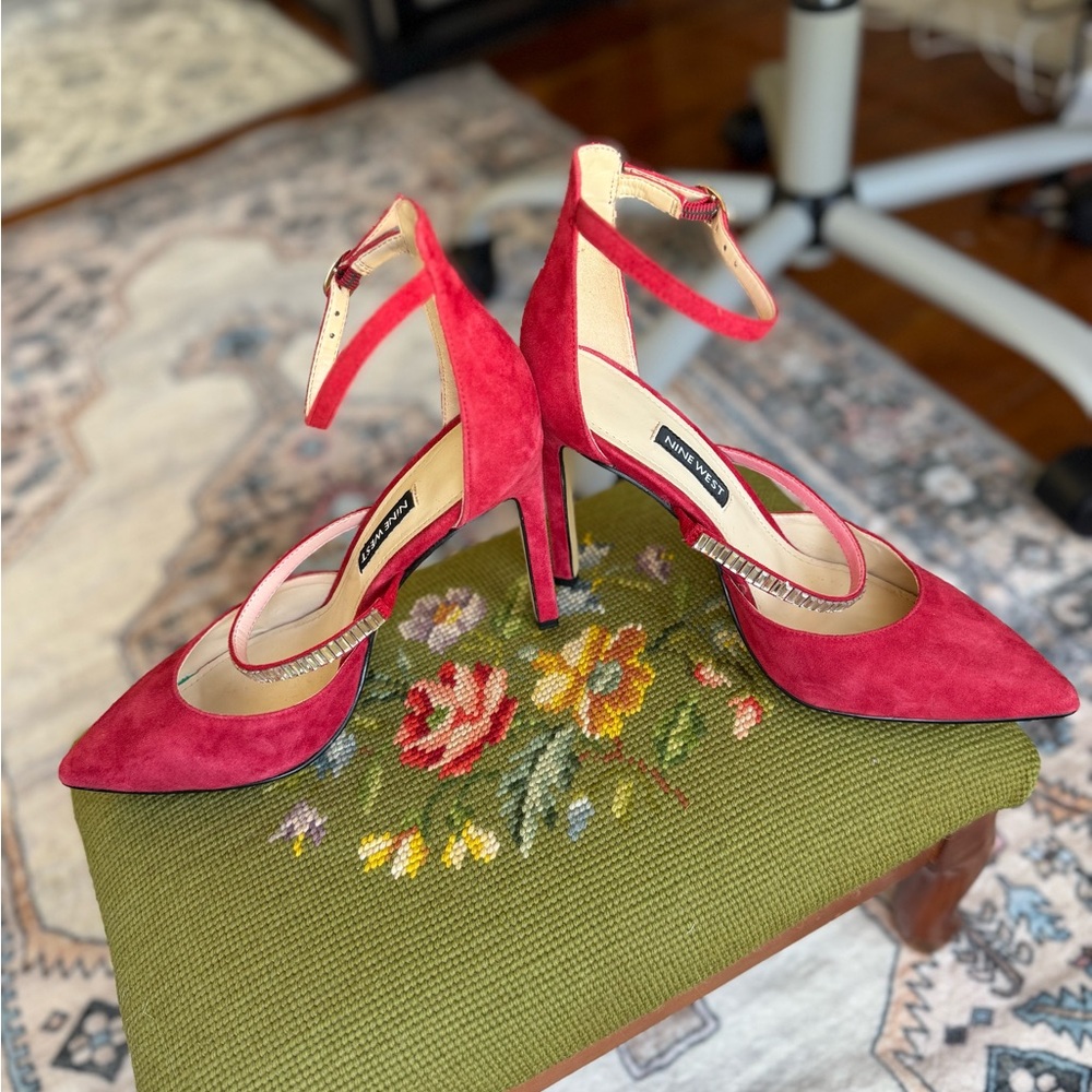 Nine West Thalita Pointed Toe Dress Pumps red size 6 women’s / rhinestone